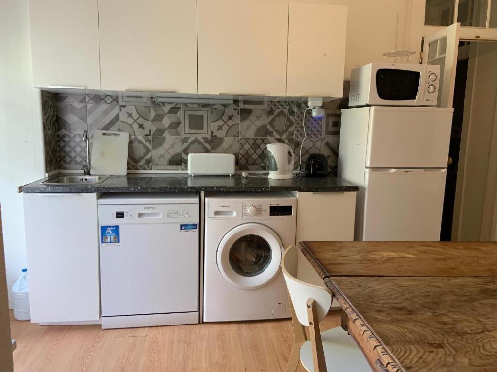 As A Local! Santos Historical Iii Guest house Lisbon